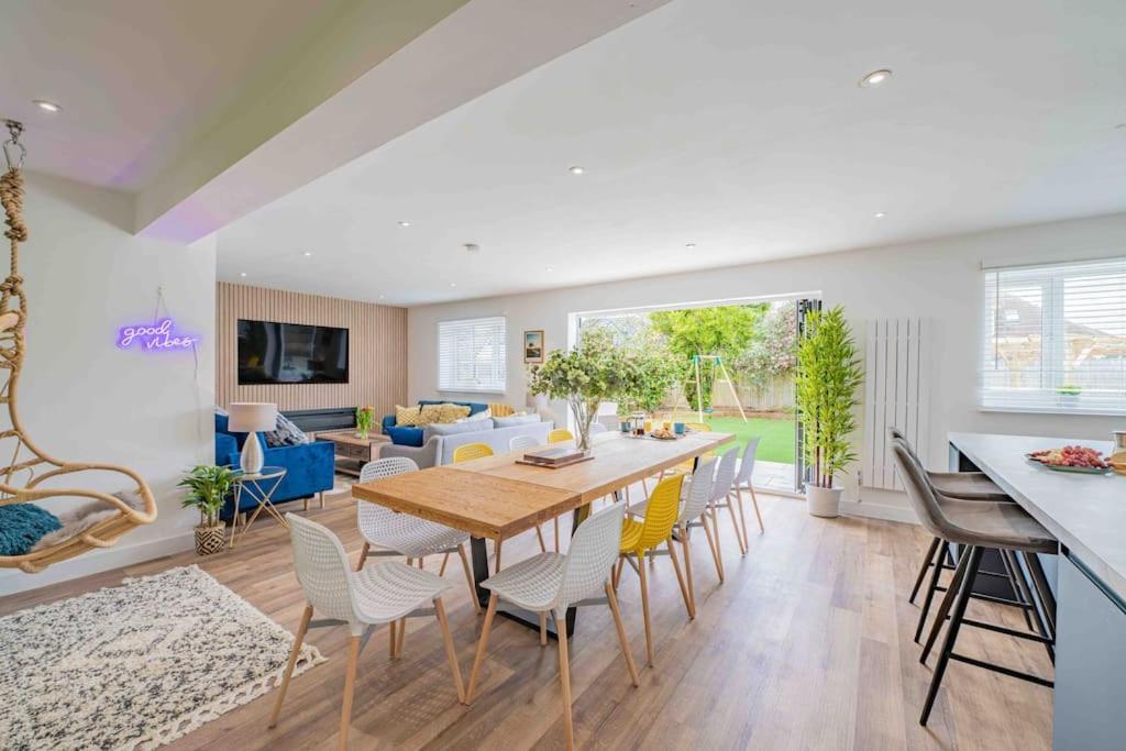 Luxe Ocean+Playroom+Seascape Barton on Sea Exterior photo